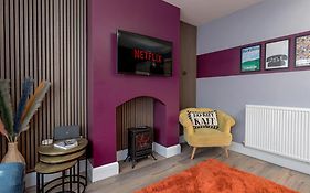Modern Cozy Retreat-Family-Friendly-Near City & Peak District